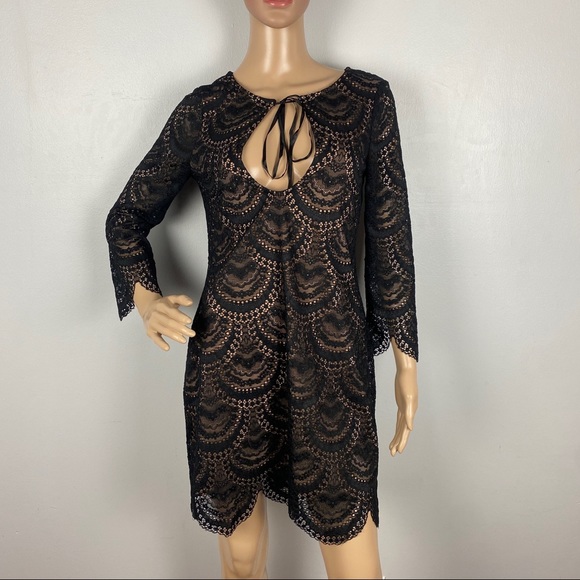 NEW FOR LOVE AND LEMONS BLACK SCALLOPED LACE MINI DRESS - Picture 2 of 9